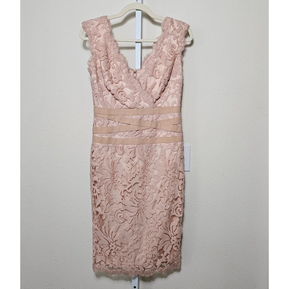 TADASHI SHOJI Women's Pink Scalloped Neck Lace Sheath Zip Cocktail Dress Sz 4 - Picture 1 of 13